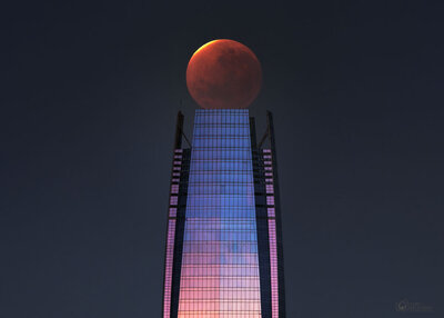 LunarEclipseBuilding_Beletsky_960.jpg