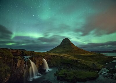 710px-Aurora_Borealis_activity_on_top_of_the_Kirkjufell_mountain_in_September_2018.jpg