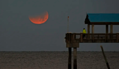 Eclipsed super blood moon Jim Damaske Tampa Bay Times.png