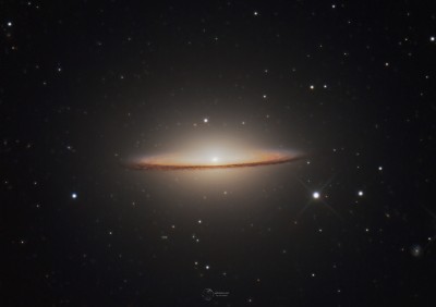 M104-Galaxia-del-Sombrero-Cropped-Definitiva-Logo.jpg