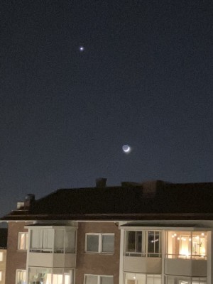 Crescent Moon and Venus against dark sky.jpg