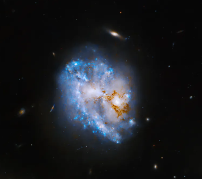 UGC 05028 with a dusty heart NASA ESA J Dalcanton.png